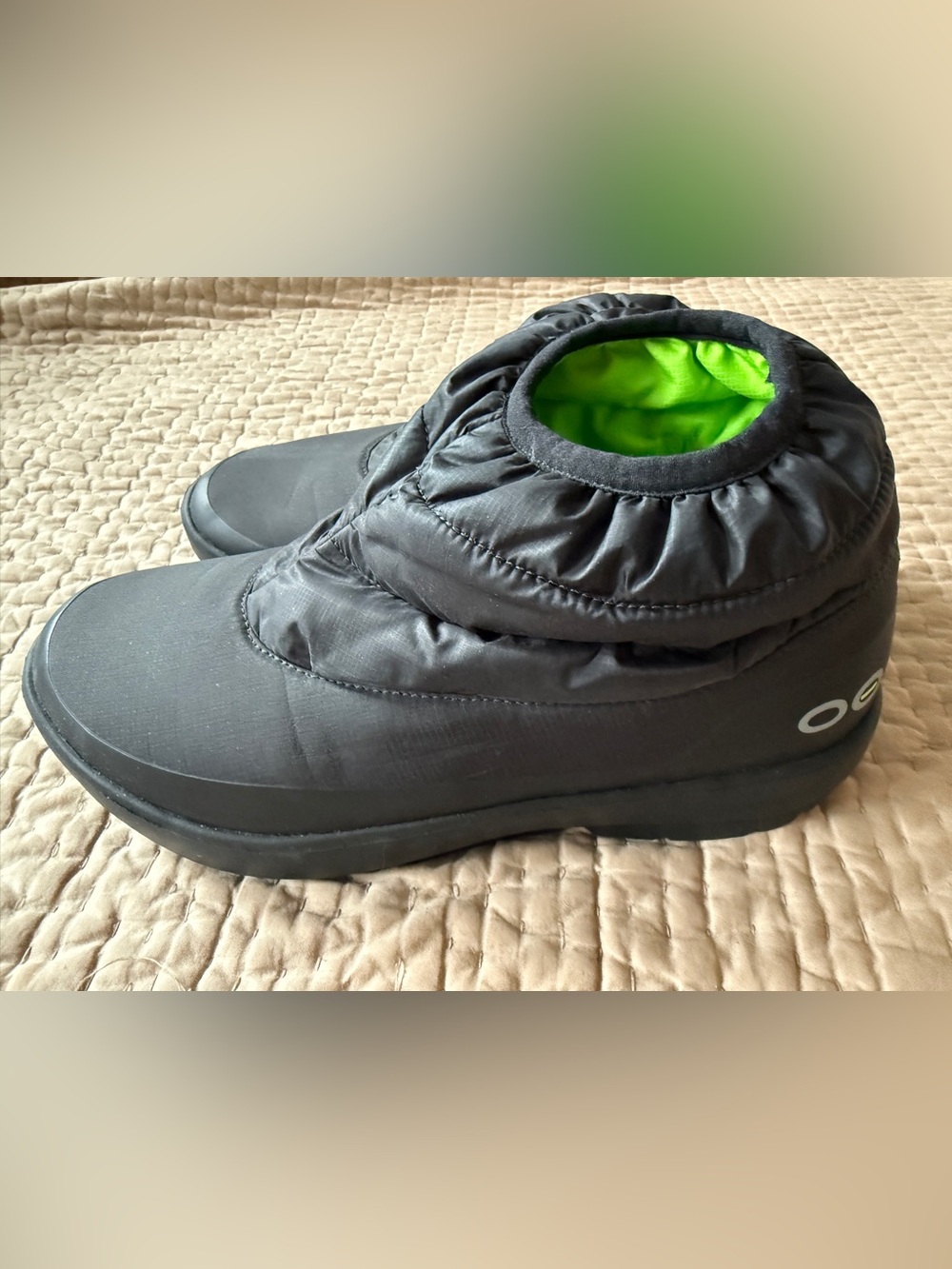 OOFOS Unisex Black Puffer Boot with Neon Green Lining